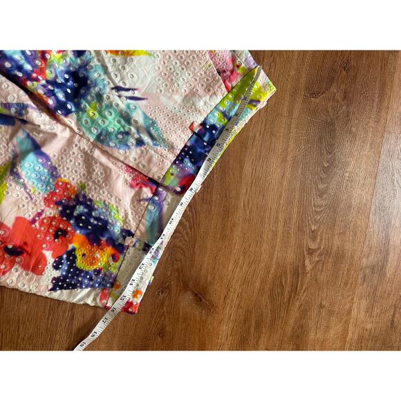 Trina Turk Sz 4 Corbin 2 Shorts Vibrant Colorful White Eyelet- Excellent - Picture 3 of 6